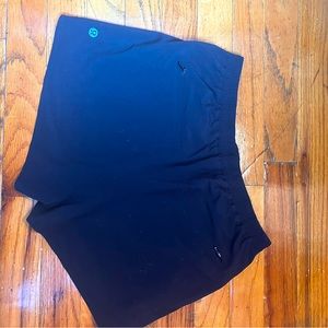 women’s lululemon size 4 black shorts
